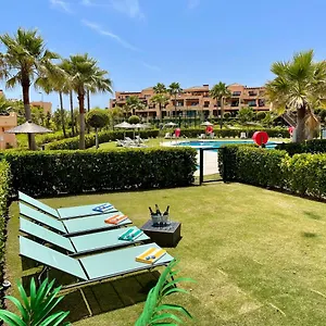 Golf With Private Garden Direct Pool Access Apartamento